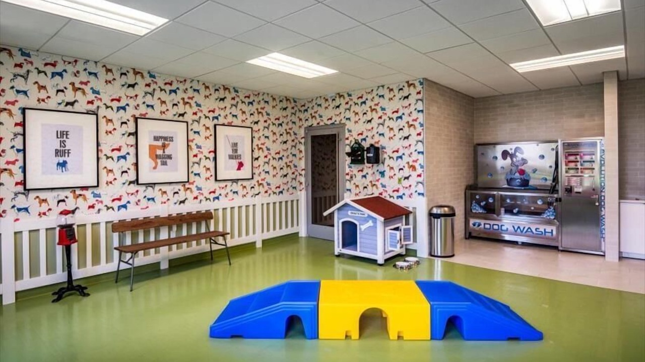 Photo of Others in Central-Maverick Square - Paris Street