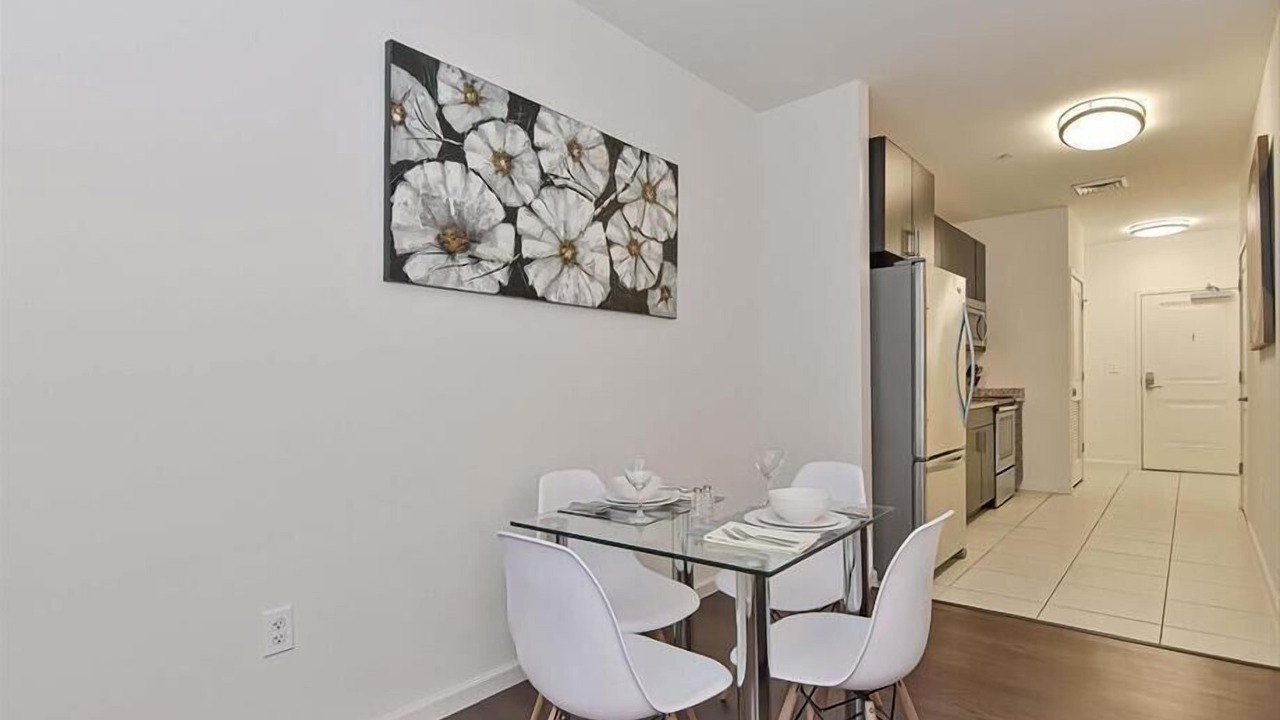 Photo of Others in Central-Maverick Square - Paris Street