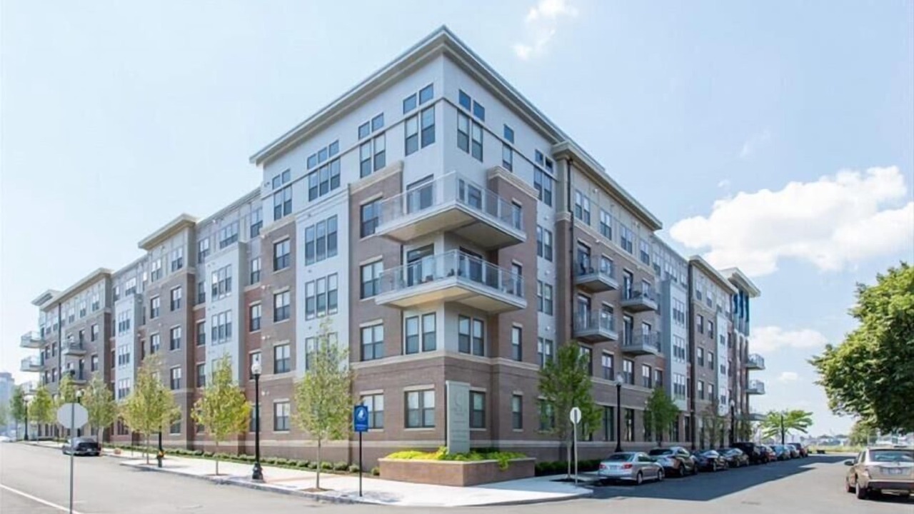 Photo of Outdoor in Central-Maverick Square - Paris Street