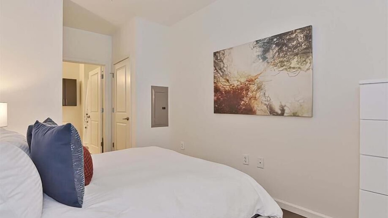 Photo of Bedroom in Central-Maverick Square - Paris Street