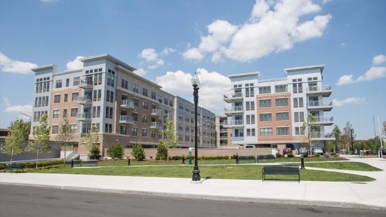 Photo of Outdoor in Central-Maverick Square - Paris Street