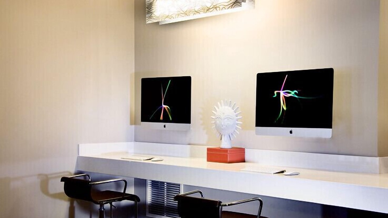 Photo of Others in Central-Maverick Square - Paris Street