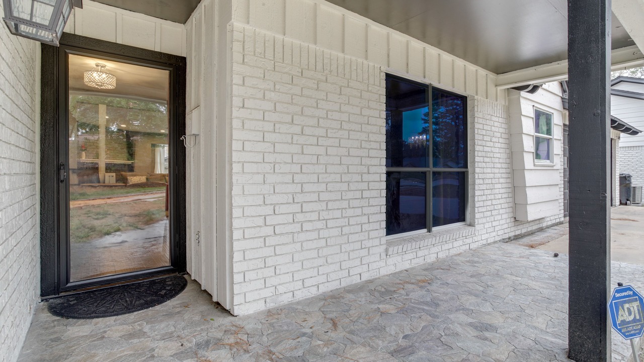 Photo of Outdoor in Spring Branch West