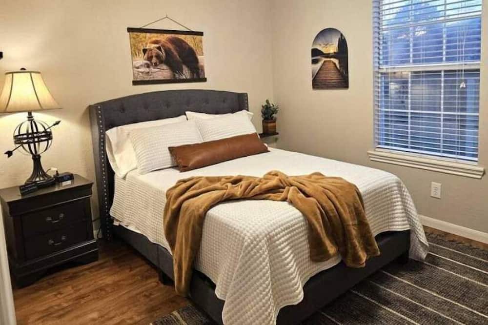 Photo of Bedroom in Wake Village