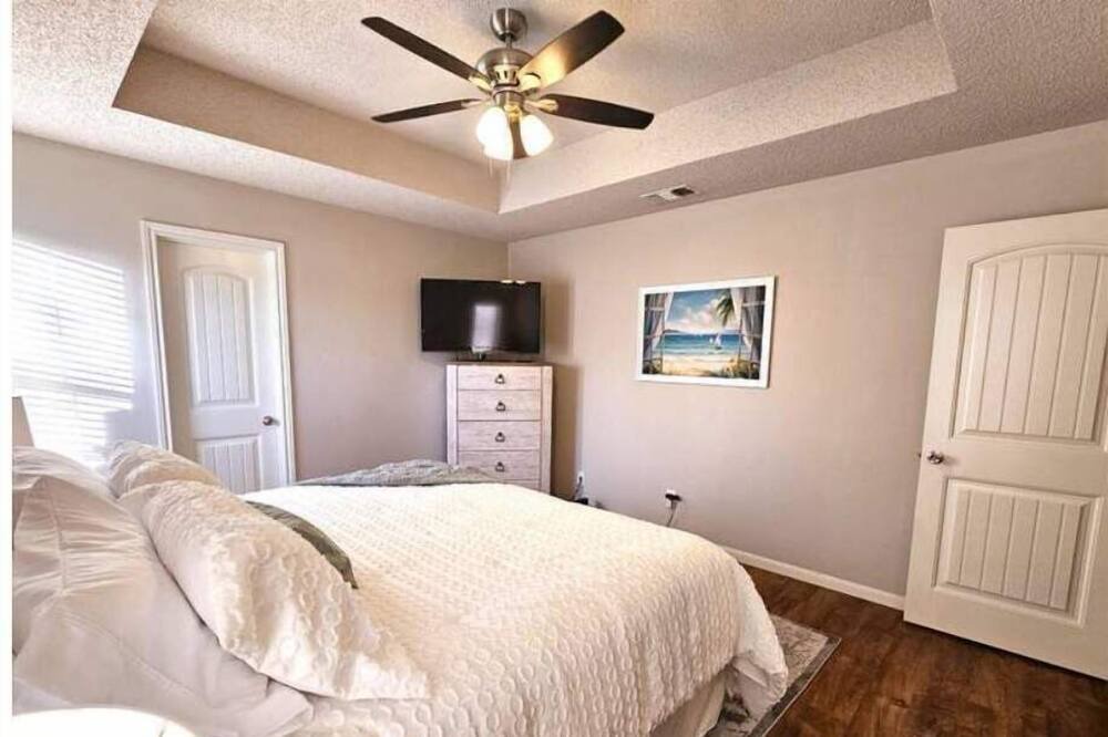 Photo of Bedroom in Wake Village