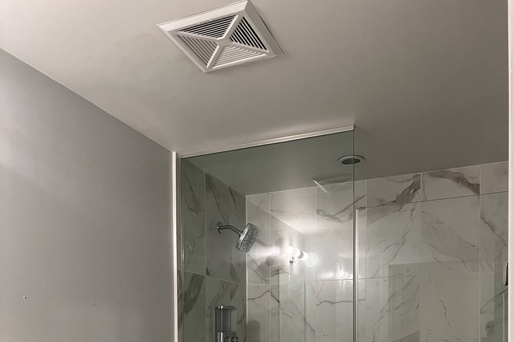 Photo of Bathroom in Humber Bay
