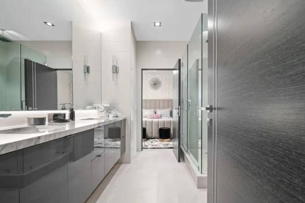 Photo of Bathroom in NoHo Arts District