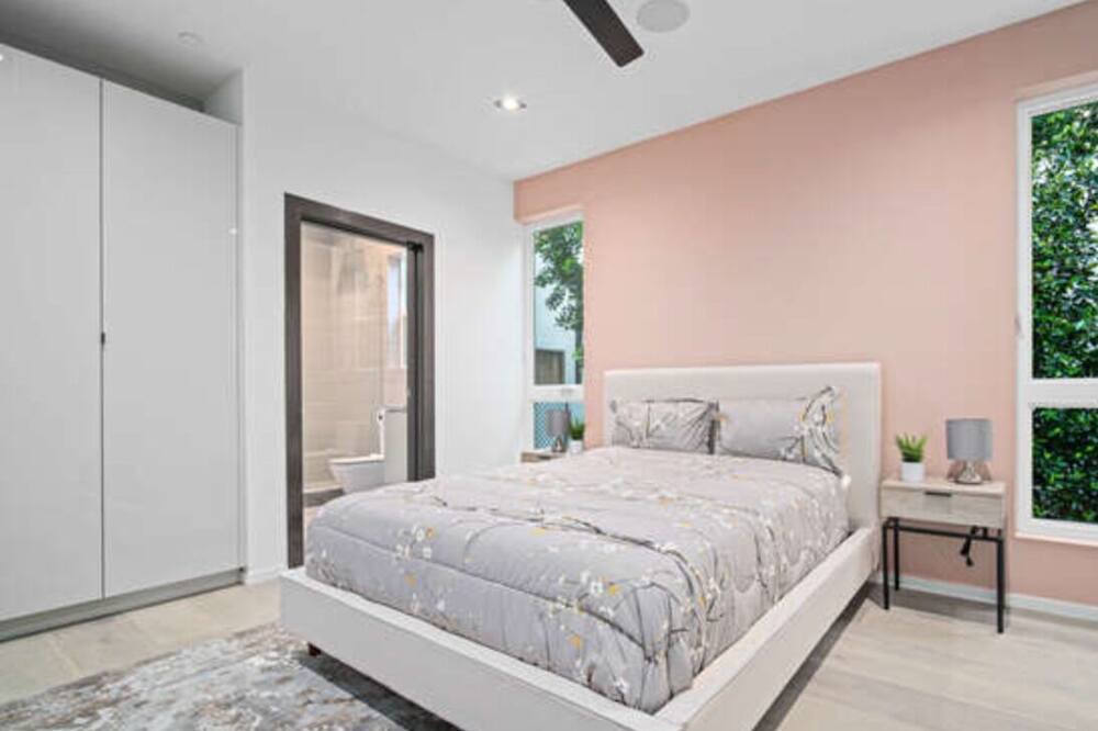 Photo of Bedroom in NoHo Arts District