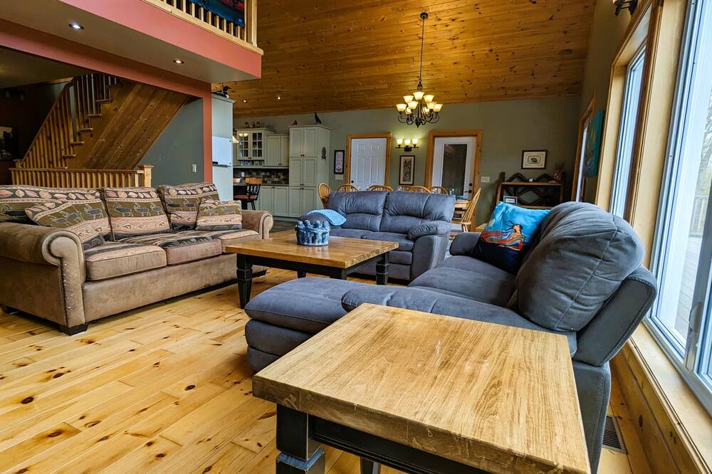 Photo of Livingroom in Rideau Lakes