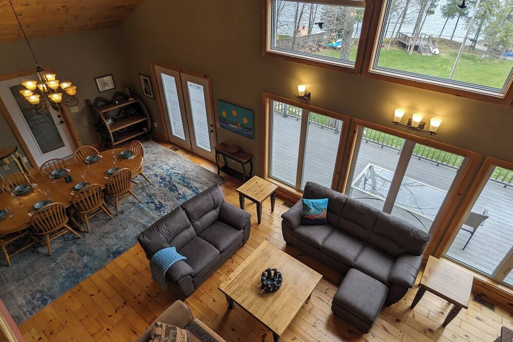 Photo of Livingroom in Rideau Lakes