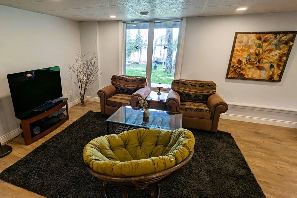 Photo of Livingroom in Rideau Lakes