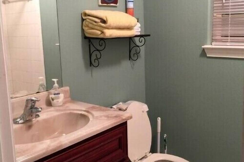 Photo of Bathroom in Barrett