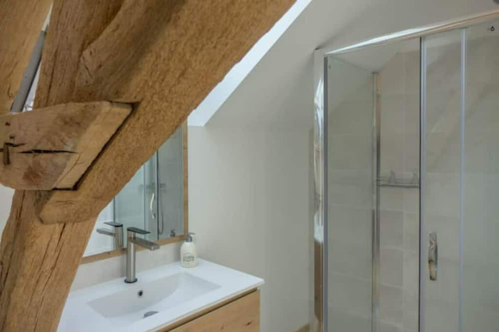 Photo of Bathroom in Paucourt