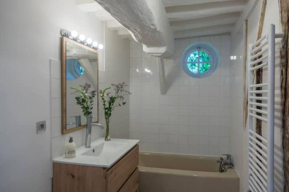 Photo of Bathroom in Paucourt