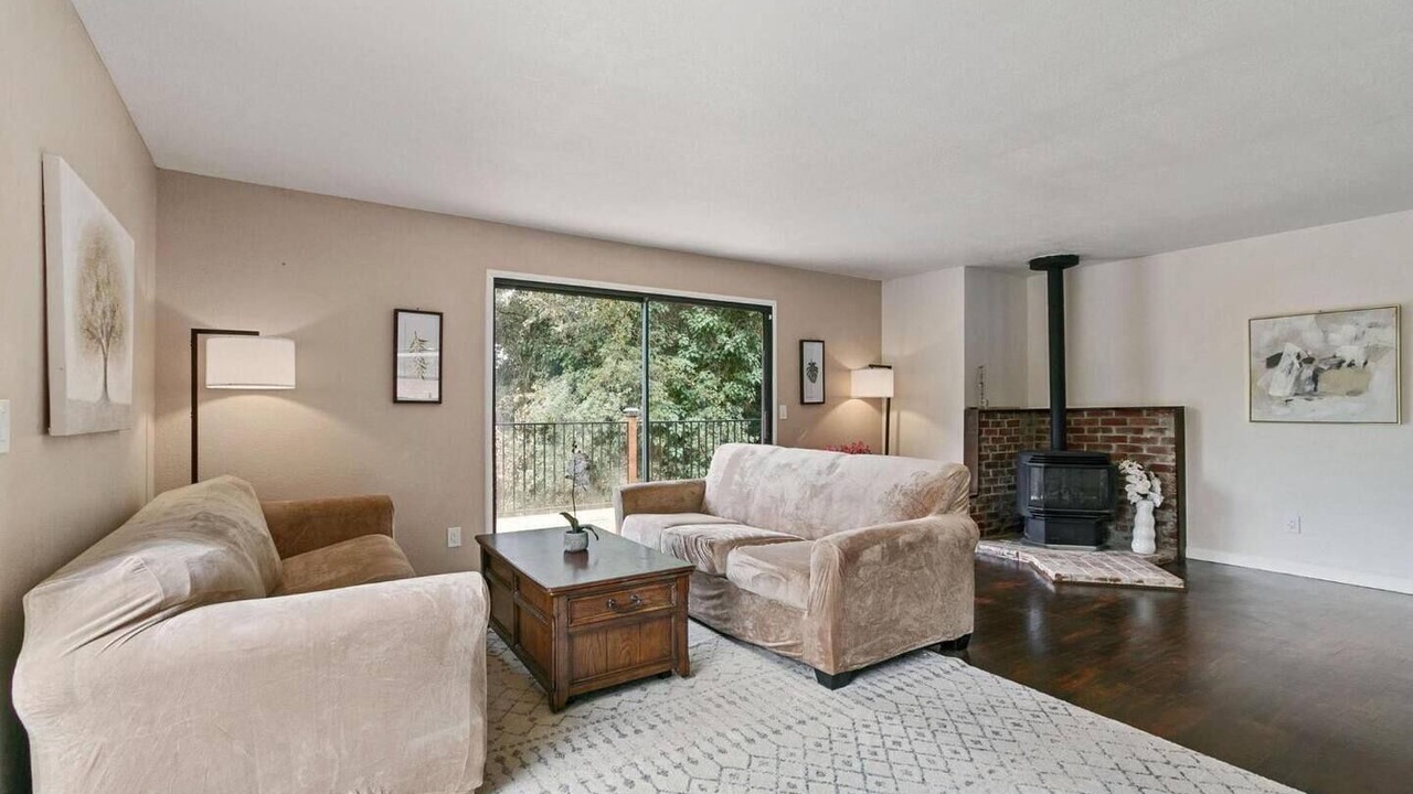 Photo of Livingroom in Auburn