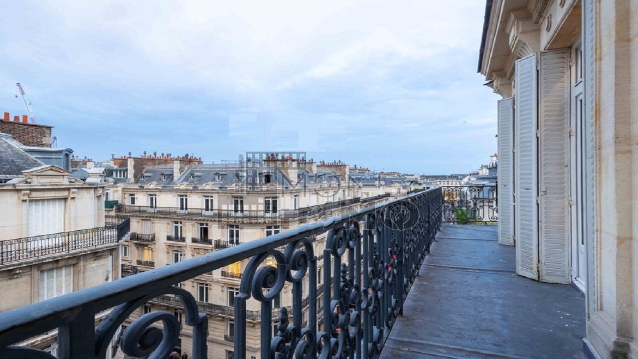 Photo of Outdoor in Champs-Elysees