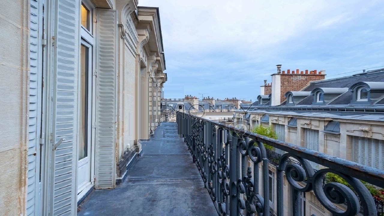 Photo of Outdoor in Champs-Elysees