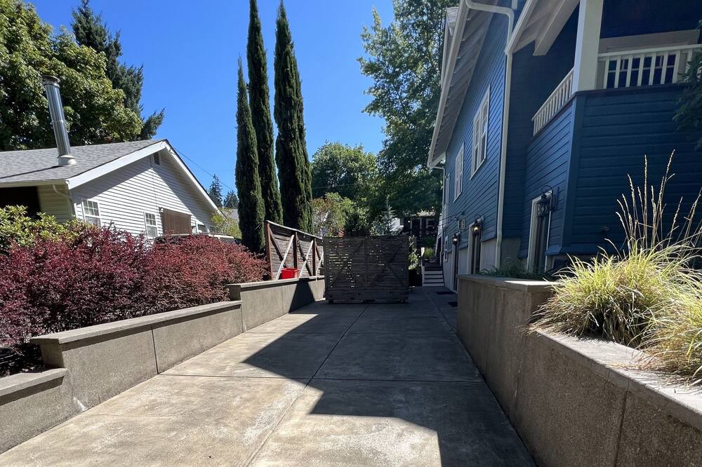 Photo of Others in Eugene