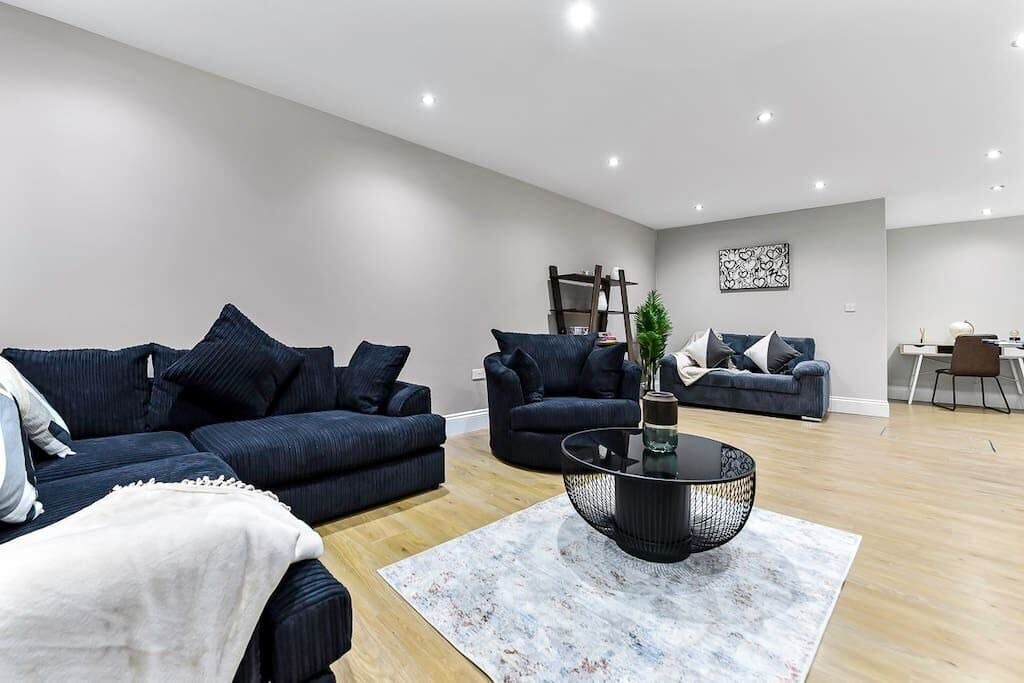 Photo of Others in Seven Sisters