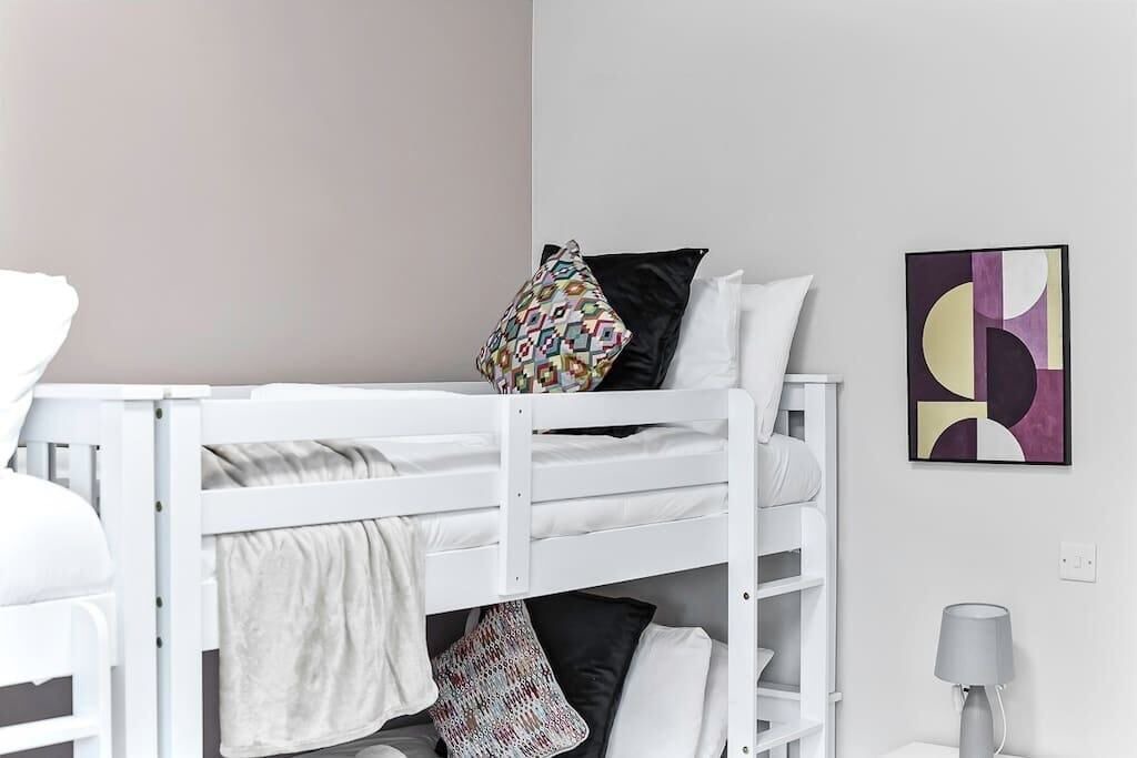 Photo of Others in Seven Sisters