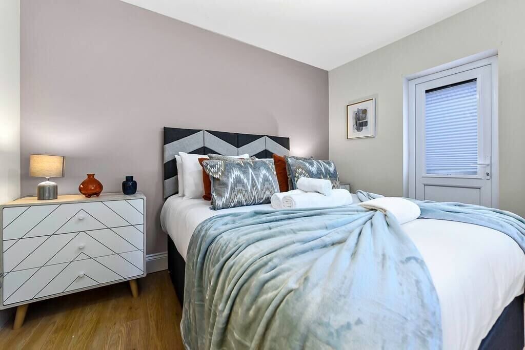 Photo of Others in Seven Sisters