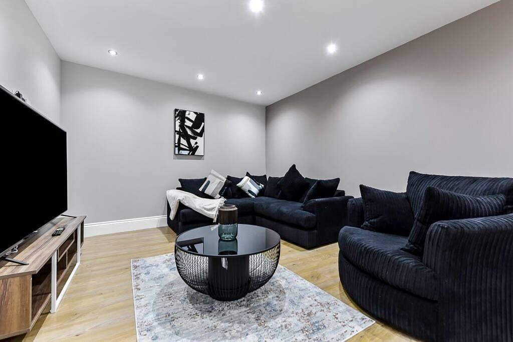 Photo of Others in Seven Sisters