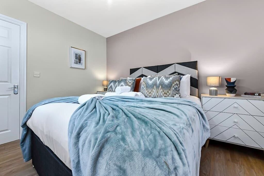 Photo of Others in Seven Sisters