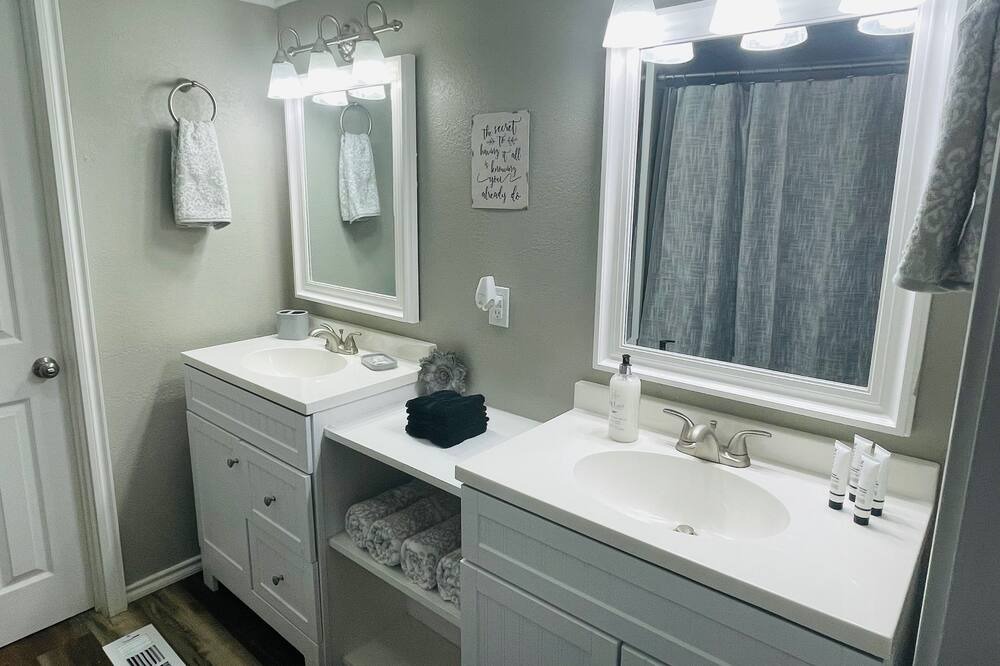 Photo of Bathroom in Mead