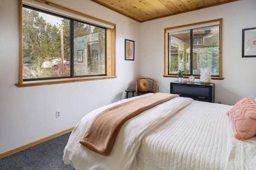 Photo of Bedroom in Idyllwild
