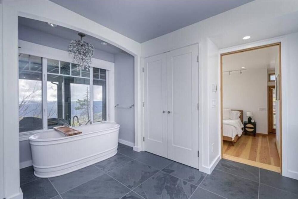 Photo of Bathroom in Idyllwild