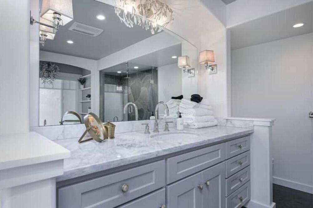 Photo of Bathroom in Idyllwild