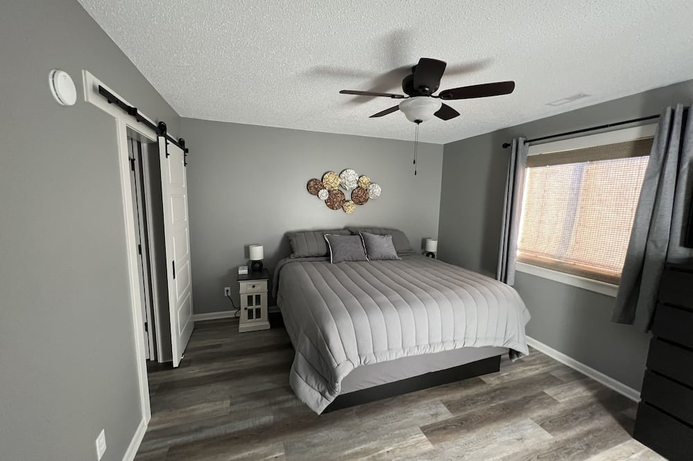 Photo of Bedroom in Monroe City