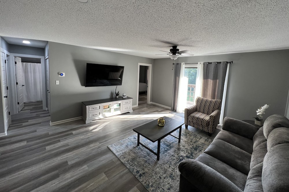 Photo of Bedroom in Monroe City