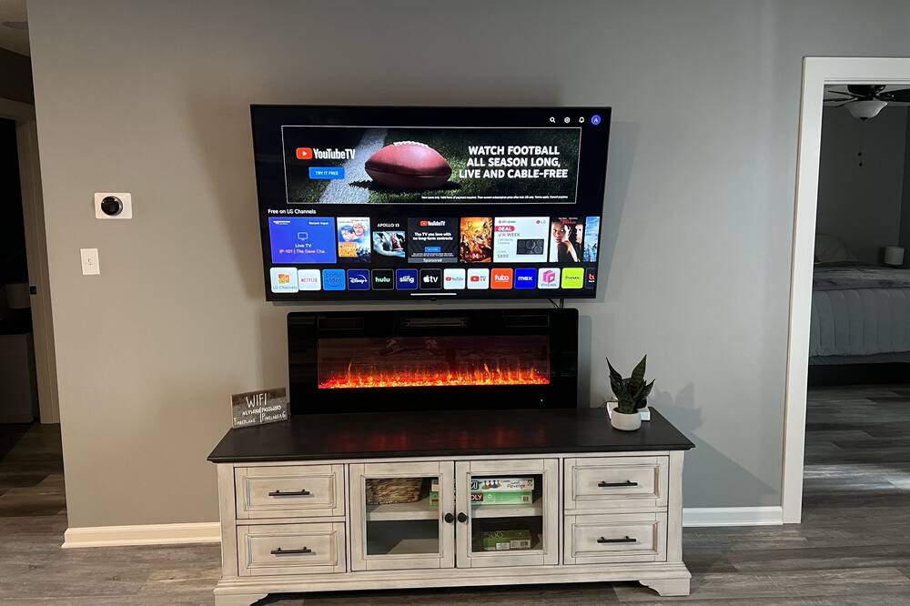 Photo of Livingroom in Monroe City