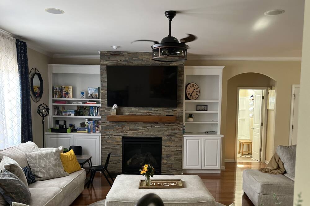 Photo of Livingroom in Northeast Raleigh