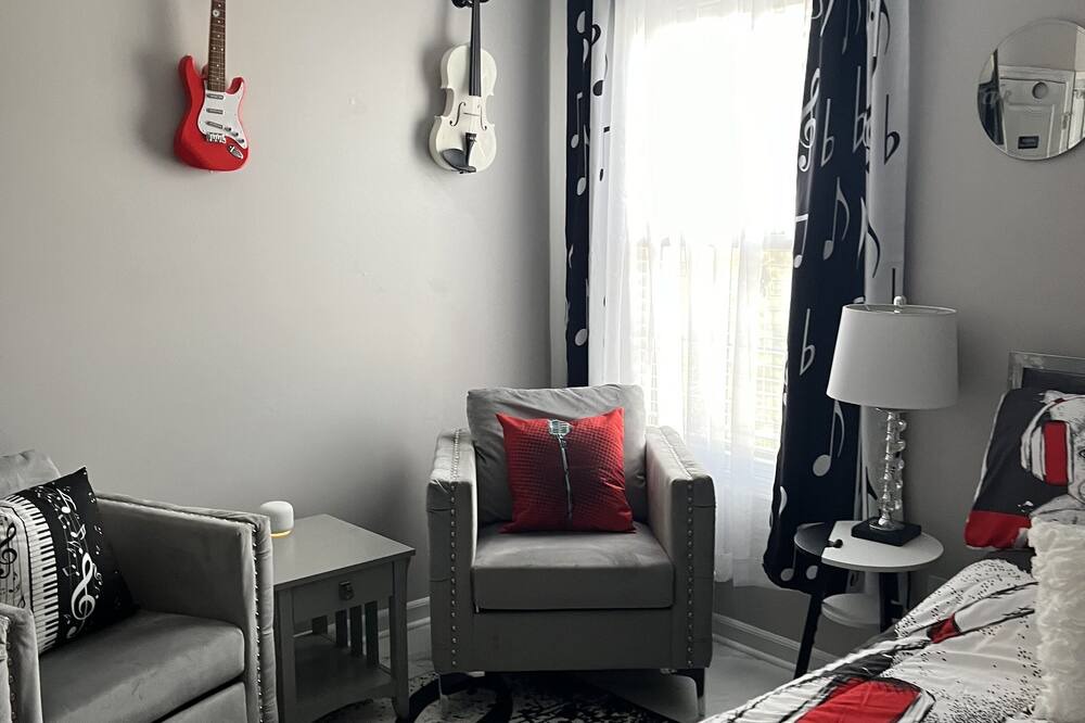 Photo of Livingroom in Northeast Raleigh