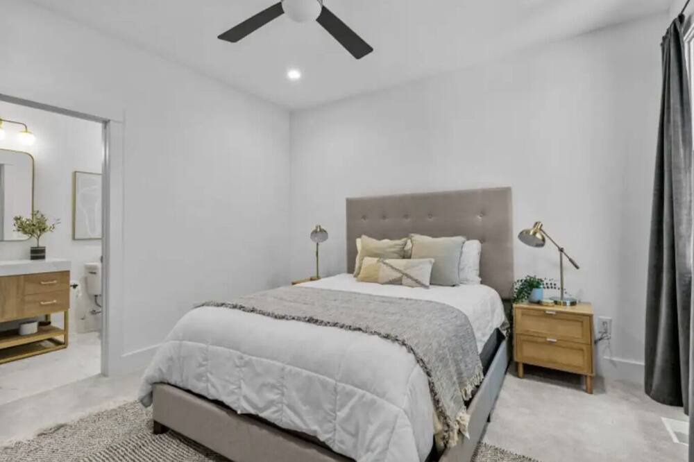 Photo of Bedroom in Lemon Springs