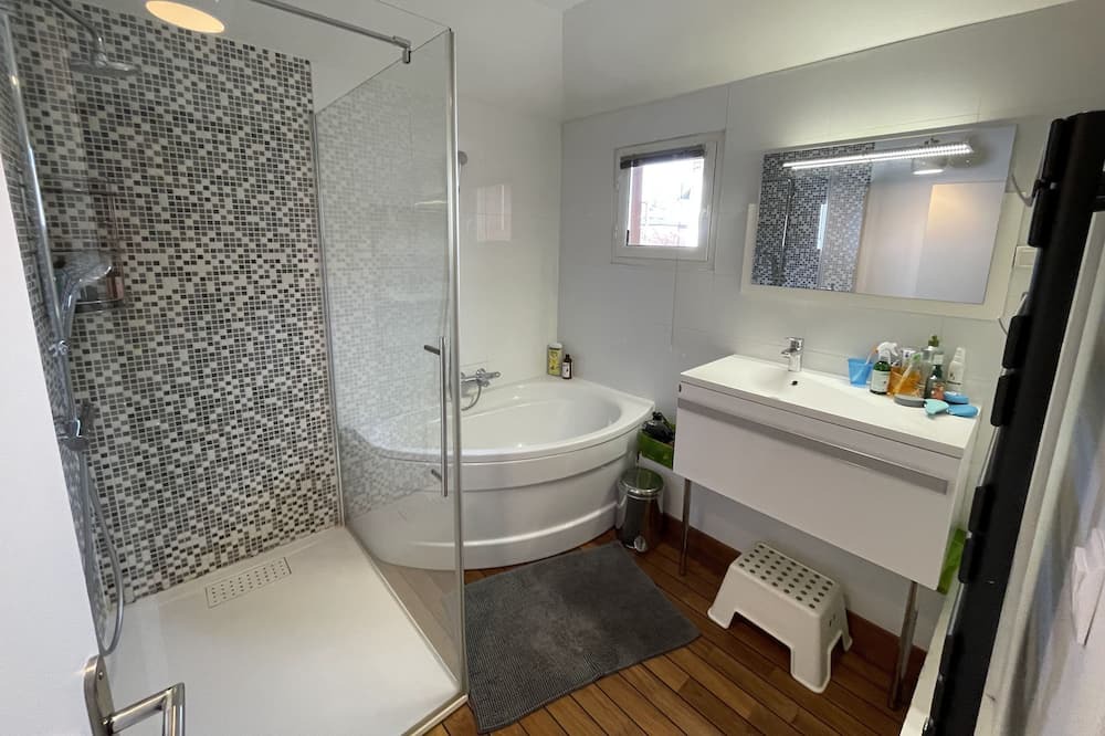 Photo of Bathroom in Clamart