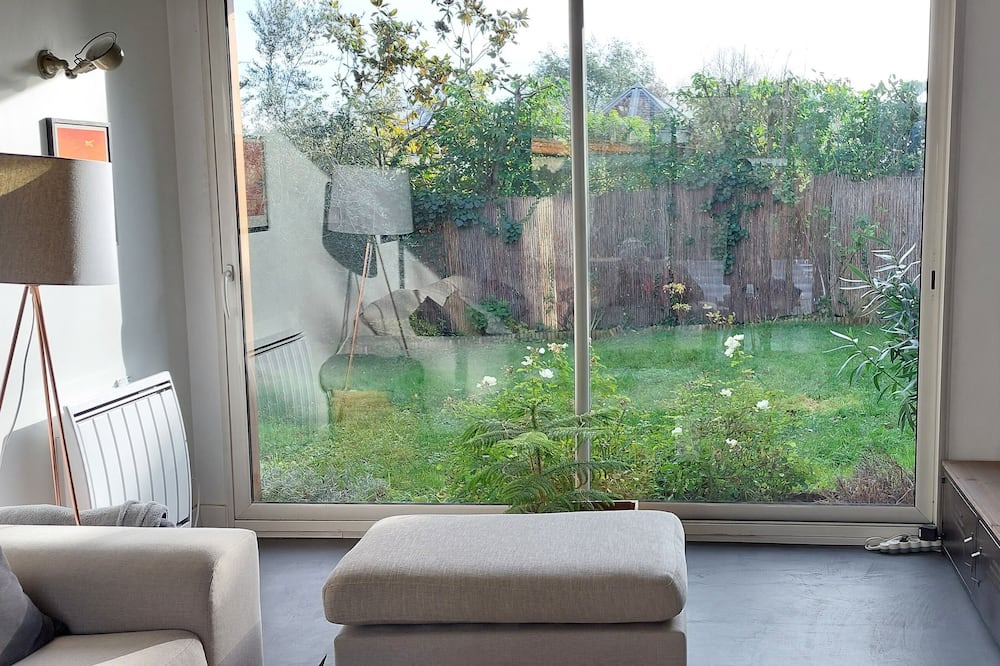 Photo of Livingroom in Clamart
