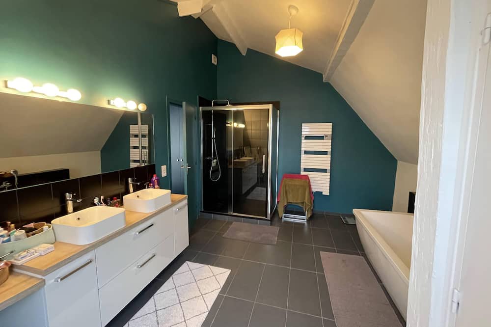 Photo of Bathroom in Clamart