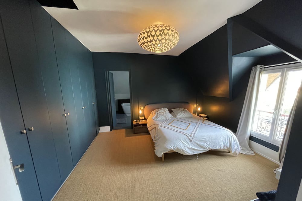 Photo of Bedroom in Clamart