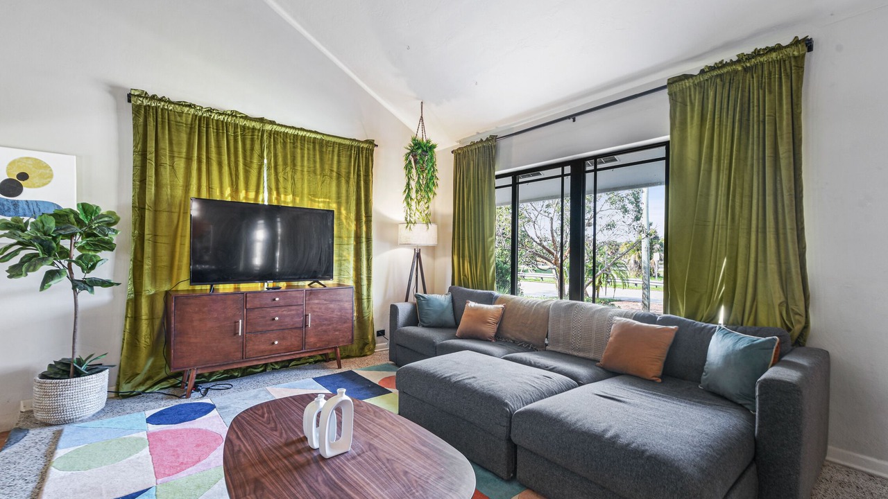 Photo of Livingroom in Lake Worth Corridor