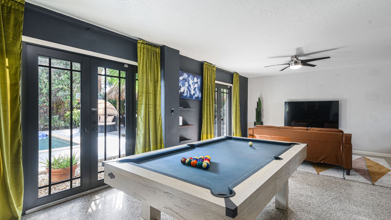 Photo of Bedroom in Lake Worth Corridor