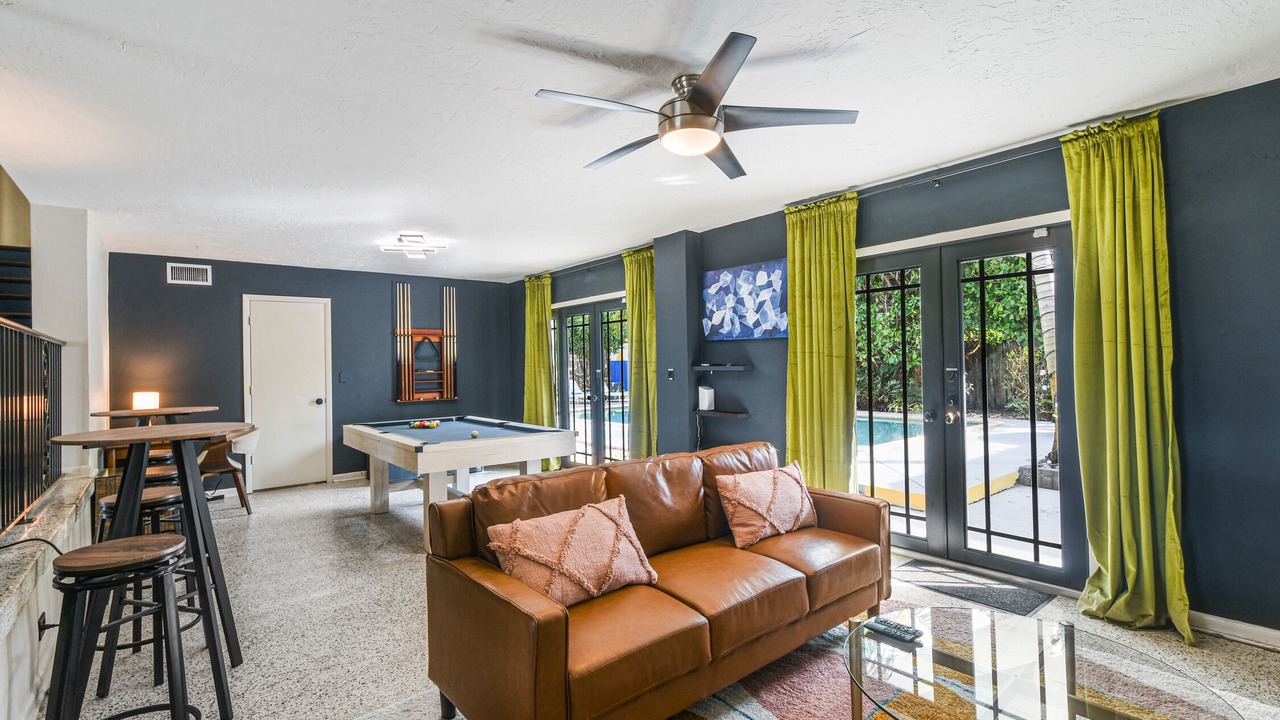Photo of Livingroom in Lake Worth Corridor