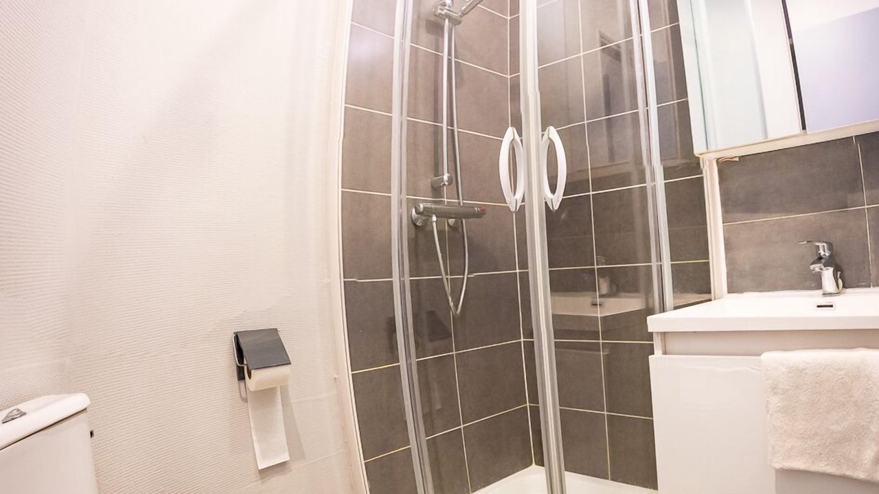 Photo of Bathroom in Villeneuve-le-Roi