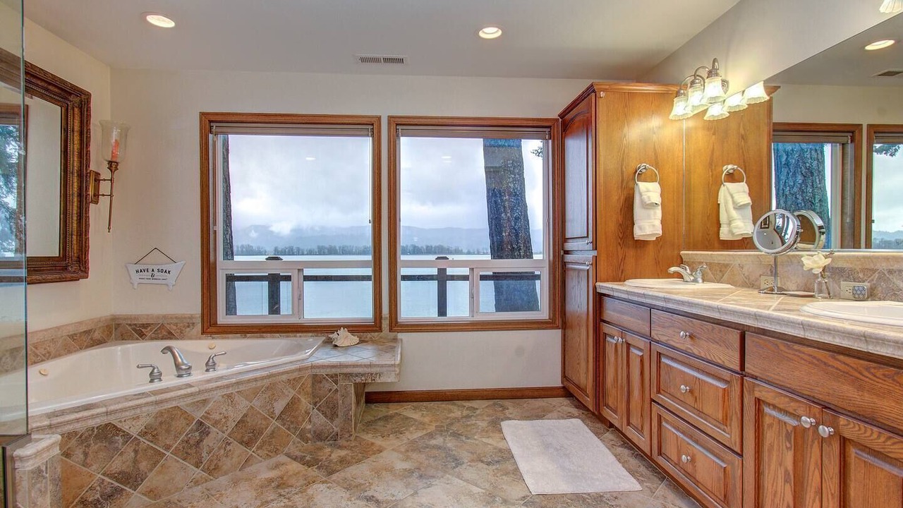 Photo of Others in Cathlamet