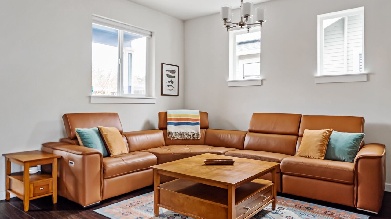 Photo of Livingroom in Foster - Powell