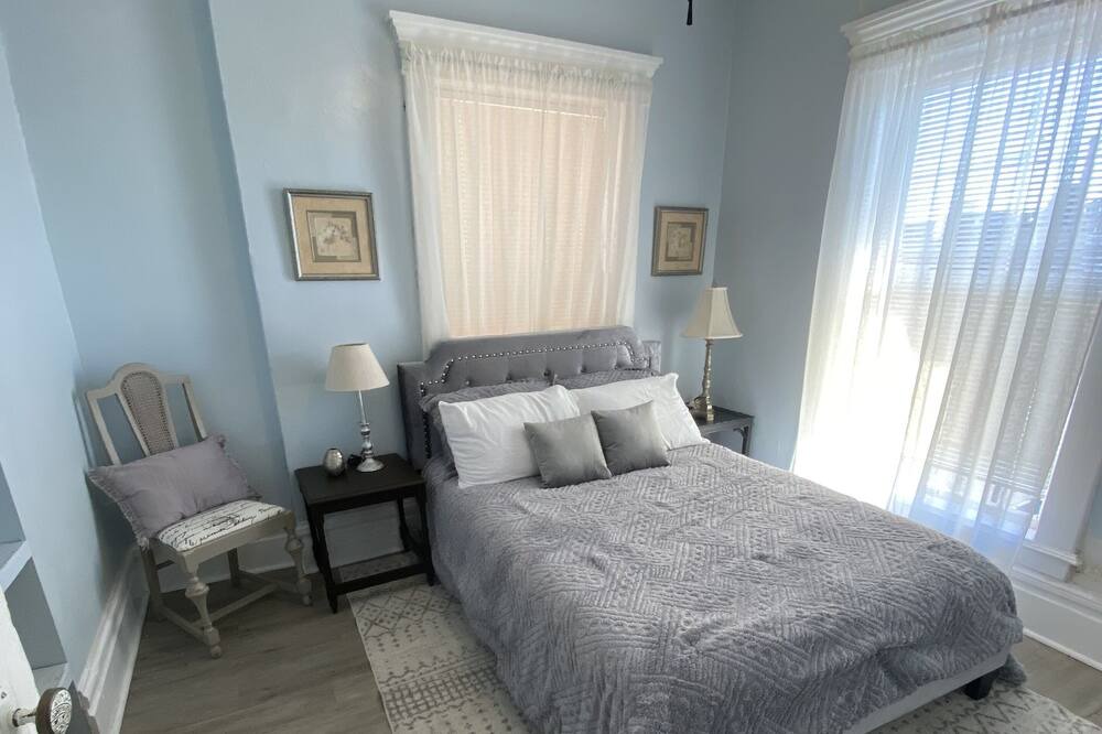 Photo of Bedroom in Logansport
