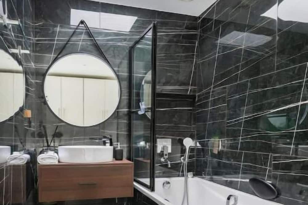 Photo of Bathroom in Cachan