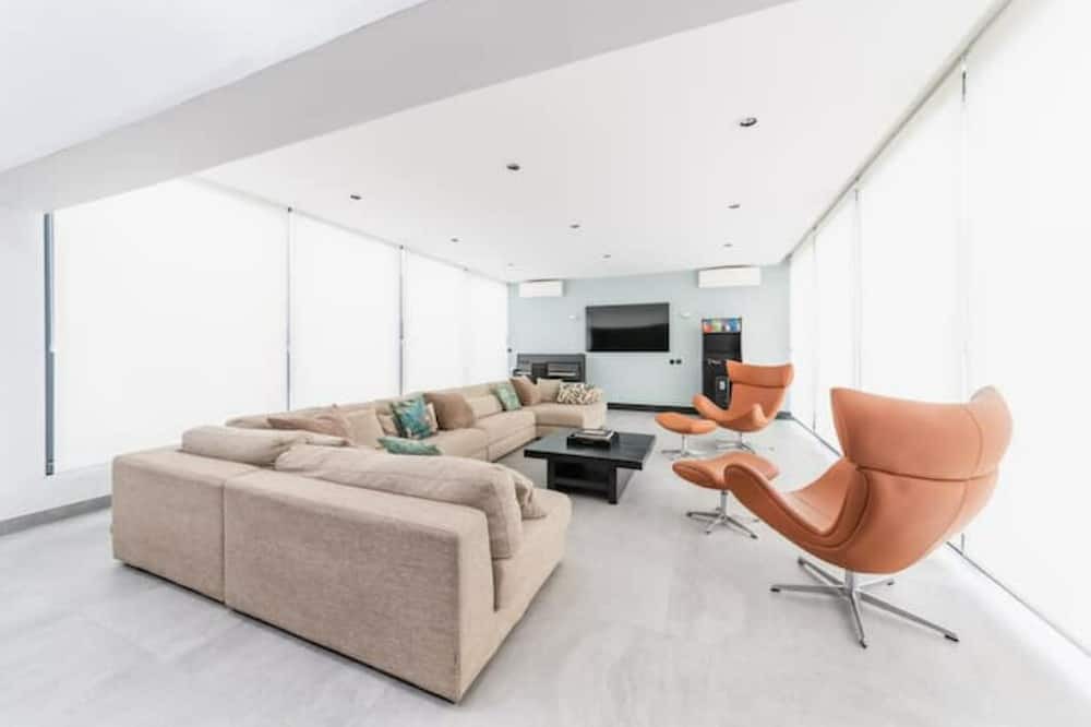Photo of Livingroom in Cachan